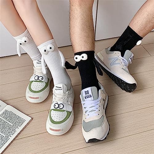 2 Pairs Magnetic Holding Hands Socks - Funny Gifts for Women & Men, Teens, Couples, Friends