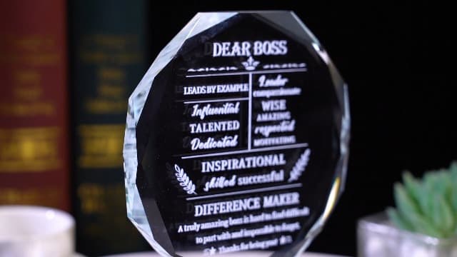 Movdyka Boss Gifts for Men Women Best Going Away Retirement Appreciation Gifts for Boss Lady Crystal Office Decor Plaque Gifts Boss Day Birthday to My Boss, Clear