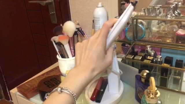 KOOKIN Lighted Vanity Makeup Mirror 16 Led Lights 180 Degree Rotation Lighted Mirror Touch Screen Adjusted Brightness Desk Mirrors USB Dual Supply Bathroom Beauty Cosmetic Mirrors (White)