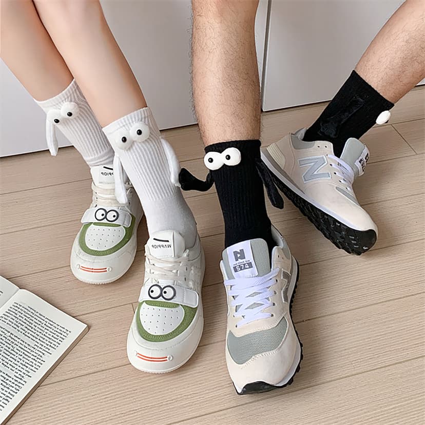 2 Pairs Magnetic Holding Hands Socks - Funny Gifts for Women & Men, Teens, Couples, Friends