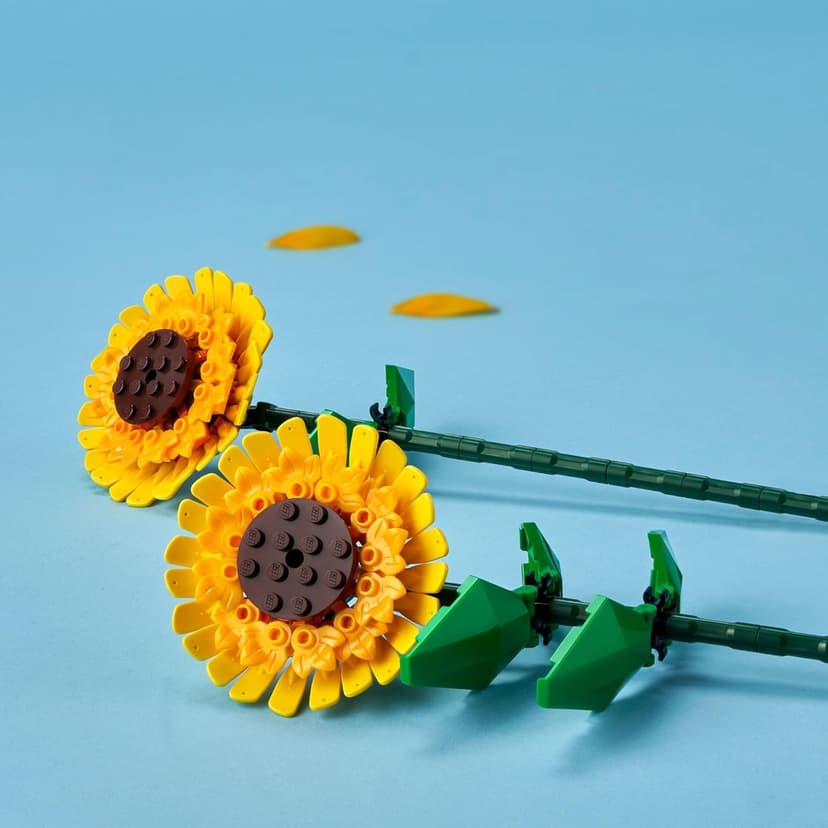 LEGO Sunflowers Building Toy for Kids, Girls and Boys Ages 8+ - Artificial Sunflowers for Home Decor and Display - Birthday Gift Idea for Lovers of Plants & Flowers - 40524