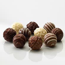 Lindt Mini Pralines, Assorted Chocolate Pralines with Premium Filling, Perfect for Mother’s Day Gifting, 6.2 oz Box