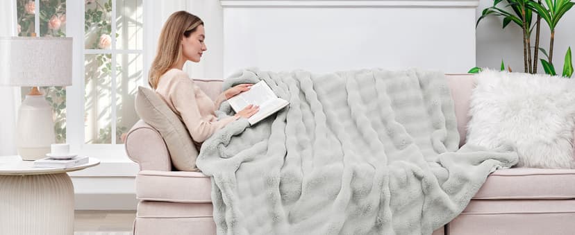 Touchat Luxury Faux Rabbit Fur Throw Blanket for Couch, Super Heavy Warm Cozy Fuzzy Blanket for Sofa Bedroom Living Room, Ultra Soft Fluffy Reversible Plush Blanket for Home Decor Gifts,Cream White