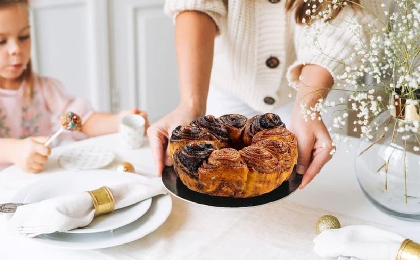 Stern’s Bakery Cinnamon Babka Cake | Coffee Cake, Artisan Breakfast Pastries | Holiday Food Gift- Christmas Thanksgiving | Kosher, Dairy Free, Nut Free