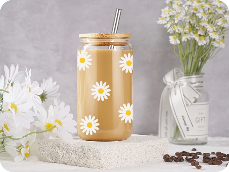 GSPY Daisy Aesthetic Gifts, Iced Coffee Cup, Cute Glass Cups with Lids and Straws - Cute Mugs, Flower Mug, Glass Tumbler - Retro, Christmas, Birthday Gifts for Women, Coffee Lovers, Friend, Girls, Mom