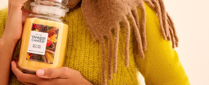 Yankee Candle Christmas Cookie, Scented Candle, 22oz Large Jar with up to 150 Hour Burn Time, Giftable, Holidays