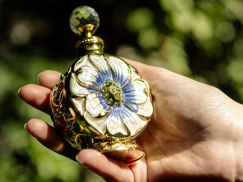 Swiss Arabian Layali - Luxury Products From Dubai - Long Lasting And Addictive Personal Perfume Oil Fragrance - A Seductive Signature Aroma - 0.5 Oz