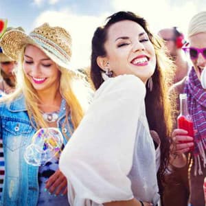 Rainbow Heishi Surfer Bracelets Set for Women Stackable Clay Beaded Bracelets Disc Stretch Preppy Bracelets Layering Colorful Friendship Bracelets Team Cheer Bulk Boho Summer Beach Jewelry Gift