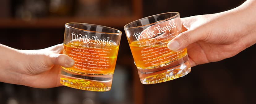 PONPUR Whiskey Decanter Engraved We The People American Flag, 750ml Whiskey Decanter Set with 2 Glasses, Christmas Boss Day Patriotic Birthday Gifts For Men Dad, Liquor Scotch Bourbon Presents