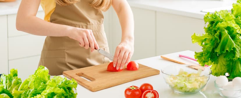 Personalized Cutting Board, Initial Birthday Gifts for Women Wedding Gifts for Couple, Monogrammed Engraved Bamboo Wood Kitchen Gifts, Unique Gift for Christmas Anniversary Housewarming(Letter M)