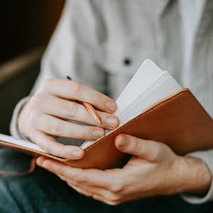 Guided Art Therapy Card Deck: 75 Activities to Explore Your Feelings and Manage Your Emotional Well-Being