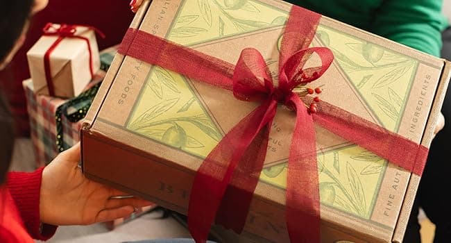 Mercato di Bellina Meat and Cheese Gift Box - Italian Charcuterie Gift Basket With Salami, Cheese, Olives, Crackers, Made in Italy for Holiday, Father's Day, Birthdays, Housewarming, Thank You