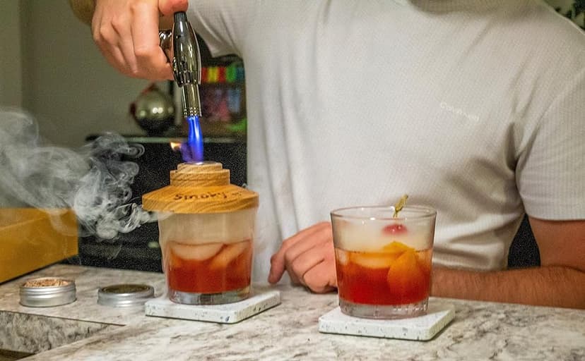 Whiskey Bourbon Smoker Kit 𝗣𝗥𝗘𝗠𝗜𝗨𝗠 Smoky bar Set. Natural American Solid Oak Smoker. A Great Home bar Gift, Easily Make The Legendary Smoked Cocktails and Old fashioneds at Home.