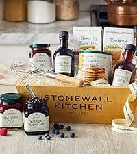 Stonewall Kitchen, New England Breakfast 6-Piece Gift Set with Reusable Basket
