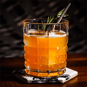 Mfacoy Old Fashioned Whiskey Glasses Set of 4 (2 Crystal Bourbon Glasses, 2 Round Big Ice Ball Molds 11 Oz Rocks Glass with Gift Box, Barware for Scotch Cocktail Rum Vodka Liquor, Gifts for Men