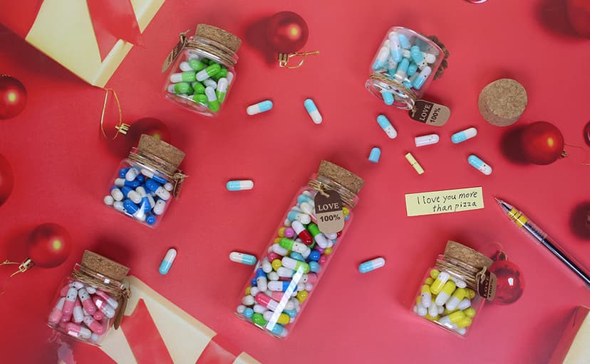 Infmetry Valentines Day Gifts For Her Him Boyfriend Girlfriend Capsule Notes Pills in a Glass Bottle Letter Messages For Couples Men Women (Mixed Color 90pcs)