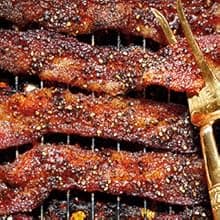 From Crook to Cook: Platinum Recipes from Tha Boss Dogg's Kitchen (Snoop Dogg Cookbook, Celebrity Cookbook with Soul Food Recipes) (Snoop Dog x Chronicle Books)