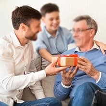 Bourbon Whiskey Gifts for Men Dad - Cocktail Smoker Kit with Torch, Birthday Anniversary Unique Gifts for Dad Boyfriend Husband Grandpa, Smoked Bourbon Kit, Mens Gifts Ideas