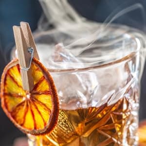 Whiskey Bourbon Smoker Kit 𝗣𝗥𝗘𝗠𝗜𝗨𝗠 Smoky bar Set. Natural American Solid Oak Smoker. A Great Home bar Gift, Easily Make The Legendary Smoked Cocktails and Old fashioneds at Home.