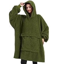 KFUBUO Wearable Blanket Hoodie for Adults Sherpa All Patterns Oversized Sweatshirt Blanket with Pockets Cute Birthday Gifts for Sister Strawberry