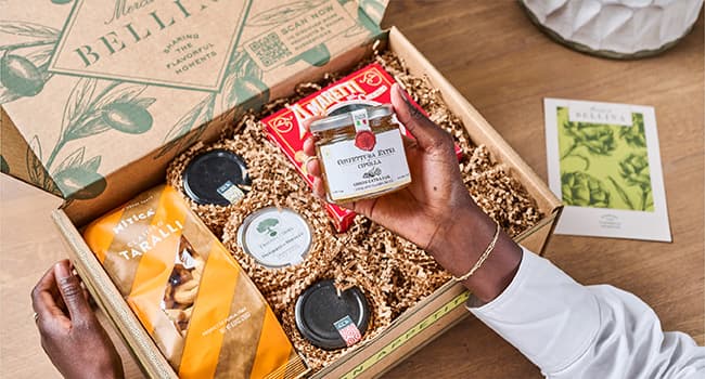 Mercato di Bellina Italian Food Gift Basket, La Cucina Italiana - A Vegan-Friendly, All-Natural Pasta Gift Basket, Gourmet Present for Foodies, Anniversary, Holiday or Celebration