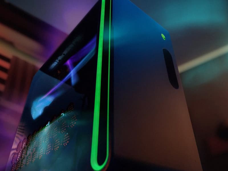 Alienware Aurora Gaming Desktop ACT1250 - Intel Core Ultra 9 285 Processor, Liquid Cooled, NVIDIA GeForce RTX 5080, 32GB DDR5 RAM, 1TB SSD, 1000W Platinum Rated PSU, Win 11 Home - Clear Panel