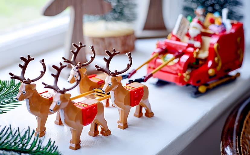 LEGO Santa's Sleigh - Building Toys for Kids, Boys & Girls, Ages 9+ - Indoor Christmas Decorations for Home W/Santa Claus Figurine & Reindeer - Gifts for Boys & Girls - 40499