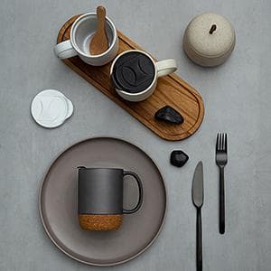 DOWAN Coffee Mugs, 15 oz Mug Set of 2, Large Ceramic Coffee Mug with Cork Bottom and Spill Proof Lid for Mom Dad, Big Mug for Latte Tea, Matte Grey