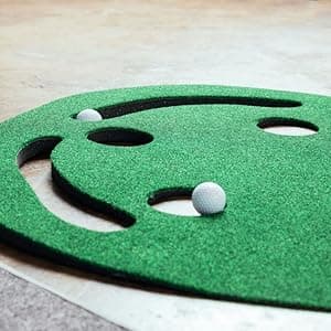 Par Three Golf Putting Green (3' x 9')